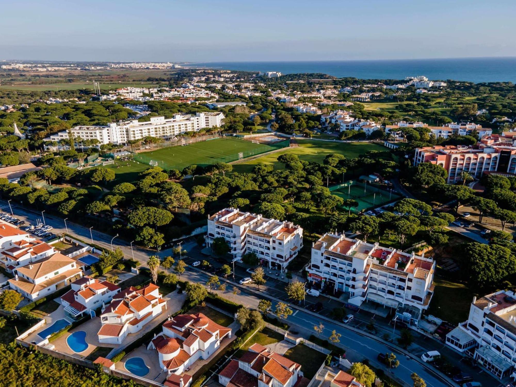 Casa Falesia T2 - Garden View - 5 Min From The Beach - Wifi Olhos de Agua  Luaran gambar
